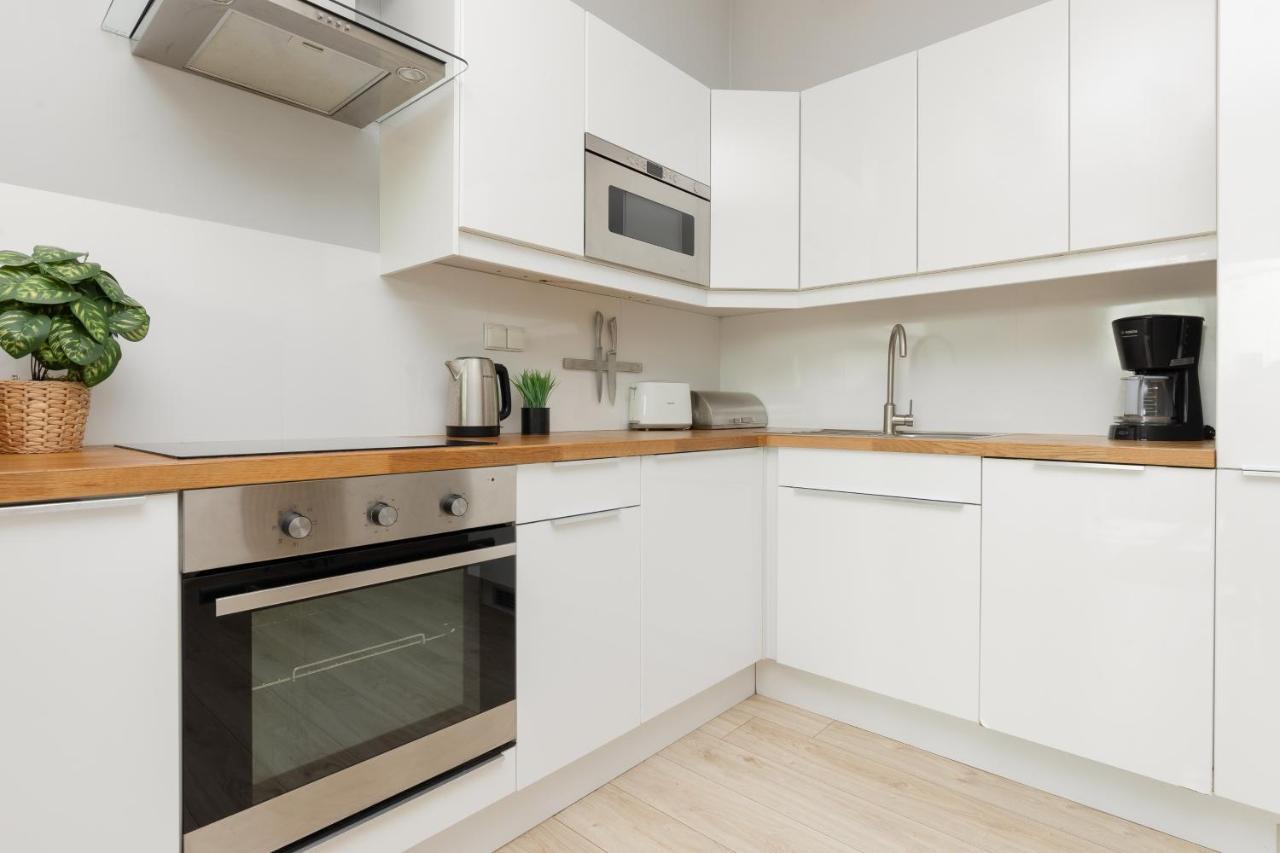 Symboliczna With Balcony & Parking By Renters * Warschau