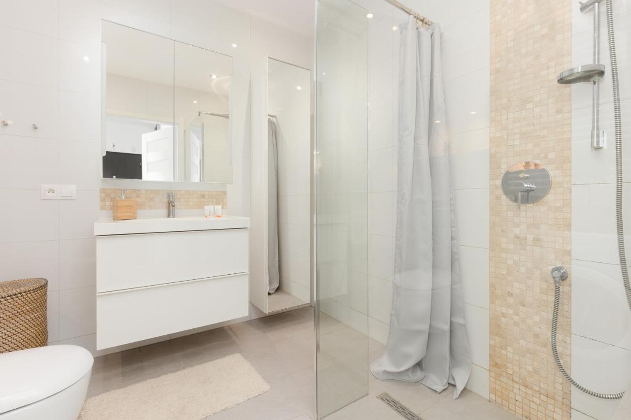 Symboliczna With Balcony & Parking By Renters Apartment Warschau