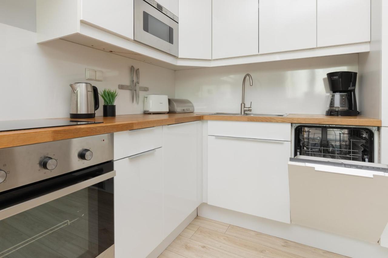 Symboliczna With Balcony & Parking By Renters *