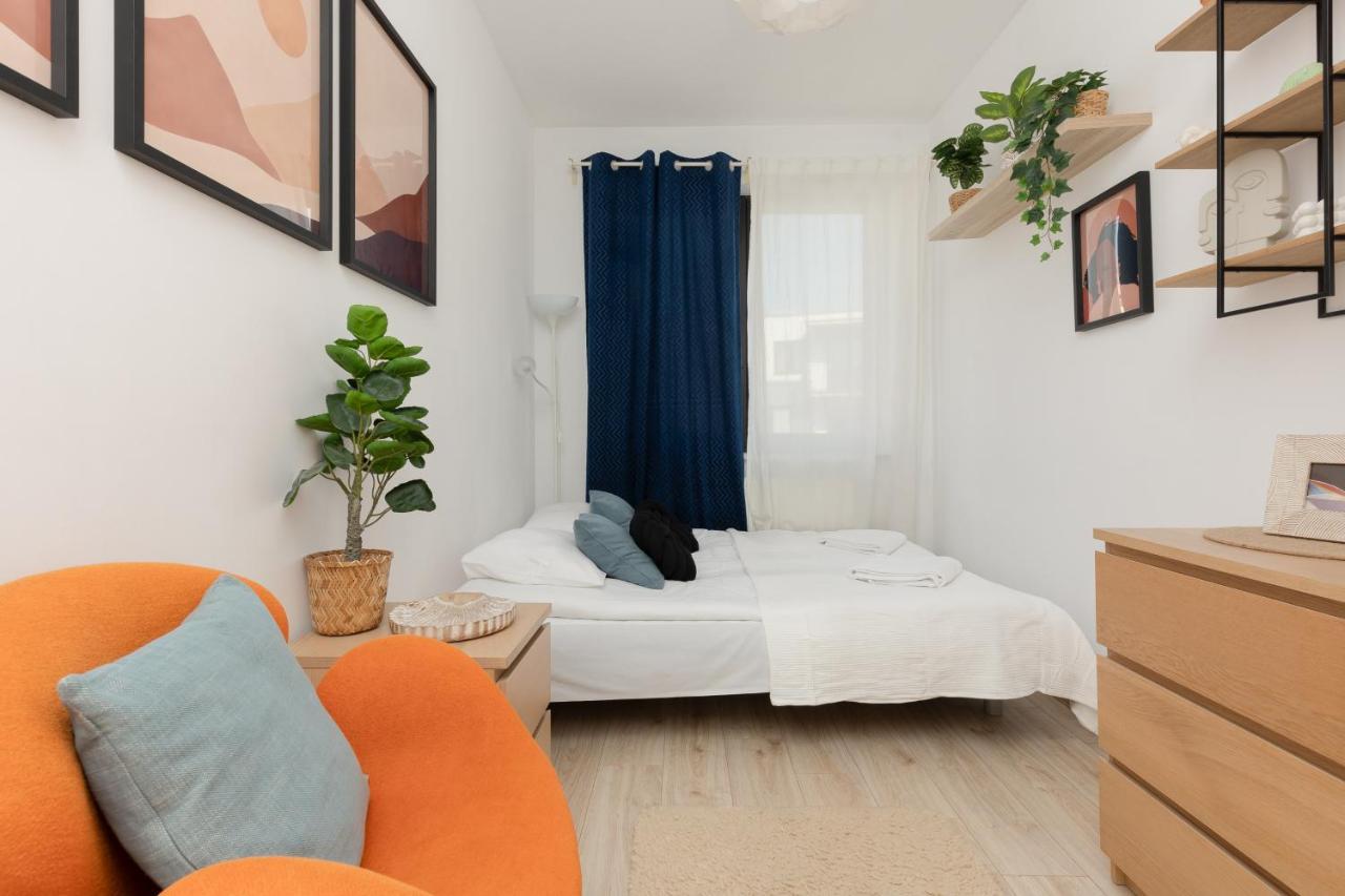 Symboliczna With Balcony & Parking By Renters * Warschau