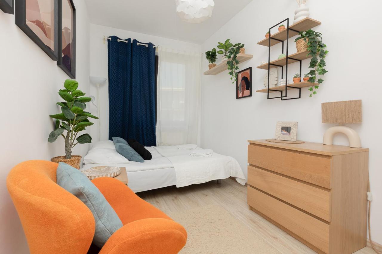 Apartment Symboliczna With Balcony & Parking By Renters