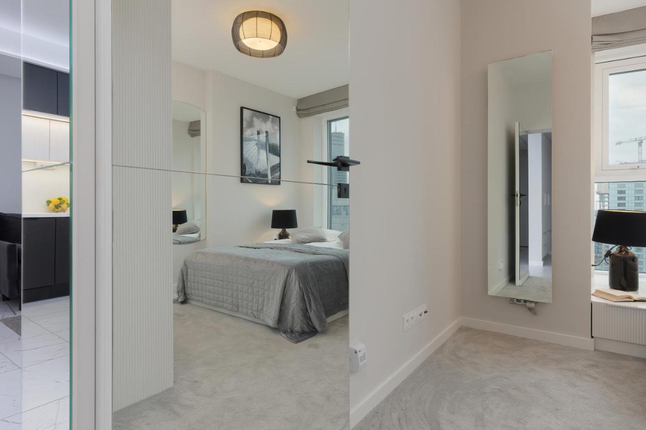 Apartment Luxurious Unique Tower With Skyline By Renters Prestige *