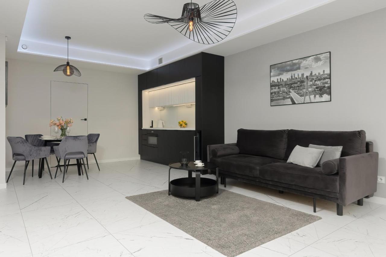 Apartment Luxurious Unique Tower With Skyline By Renters Prestige *