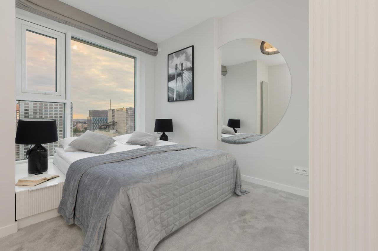 Luxurious Unique Tower With Skyline By Renters Prestige Apartment *