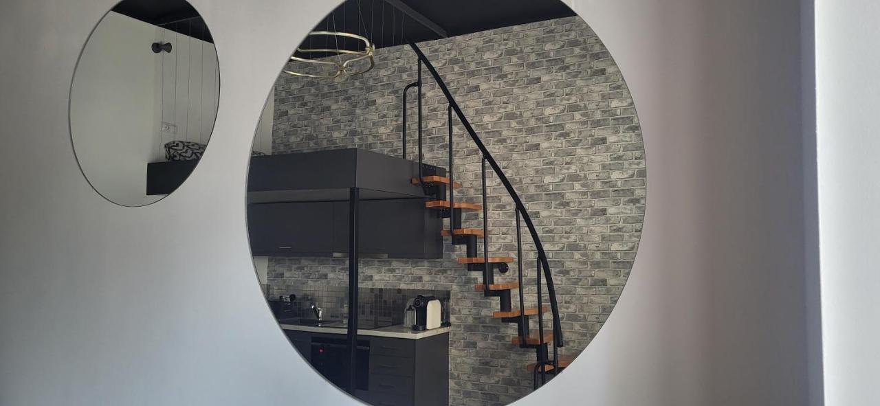 Apartment Metro Plocka Antresola