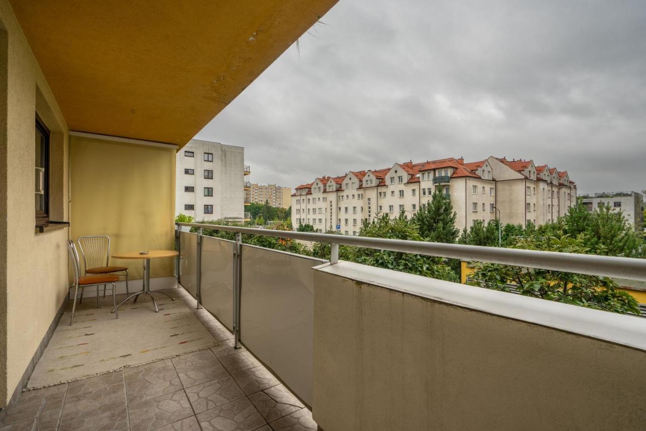 Bemowo Business - 62m2, Parking, Metro & Park Nearby - By Rentujemy Apartment Warschau