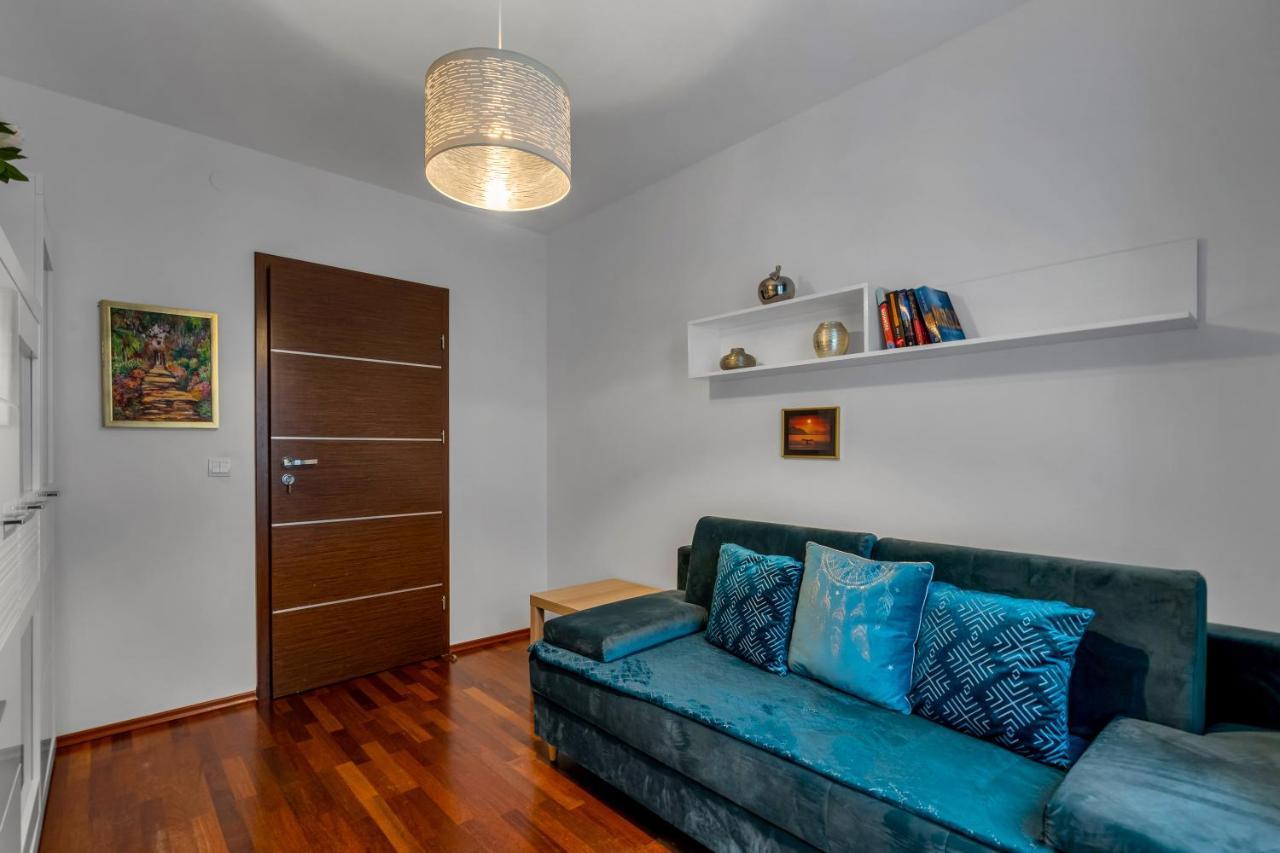 Bemowo Business - 62m2, Parking, Metro & Park Nearby - By Rentujemy Apartment *
