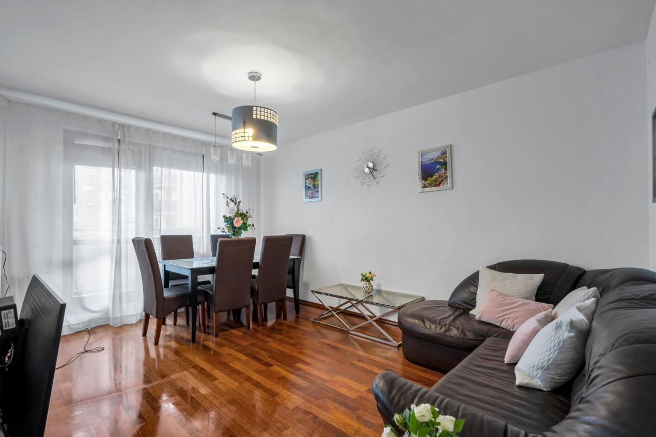 Bemowo Business - 62m2, Parking, Metro & Park Nearby - By Rentujemy * Warsaw
