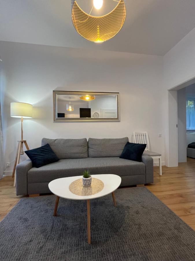 R House - Brand New With Patio And Garage *