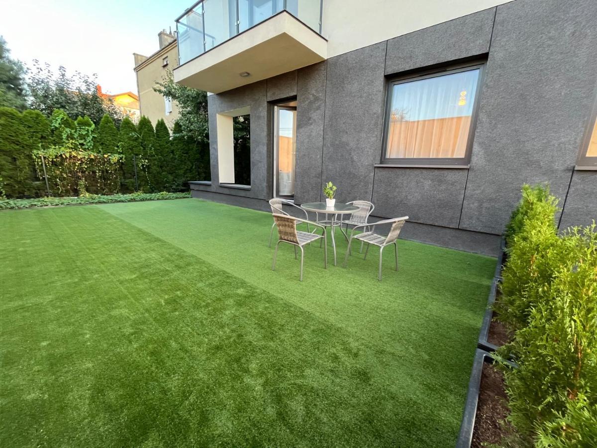R House - Brand New With Patio And Garage Apartment *