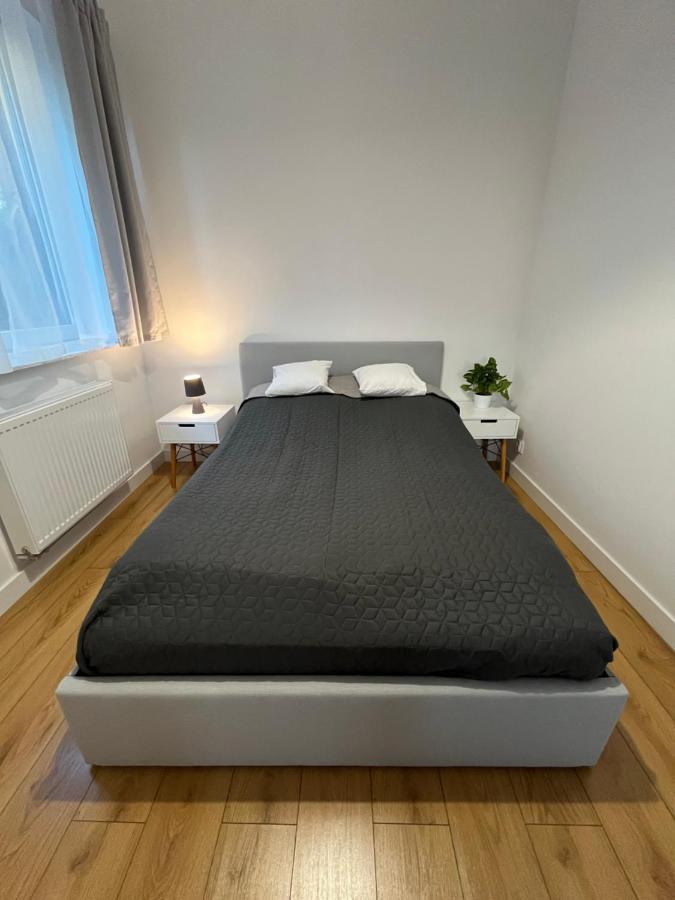 R House - Brand New With Patio And Garage *