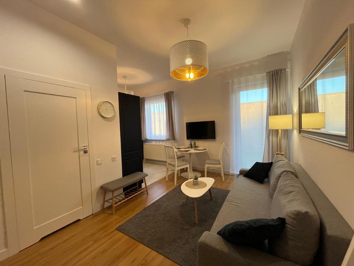 Apartment R House - Brand New With Patio And Garage Warsaw