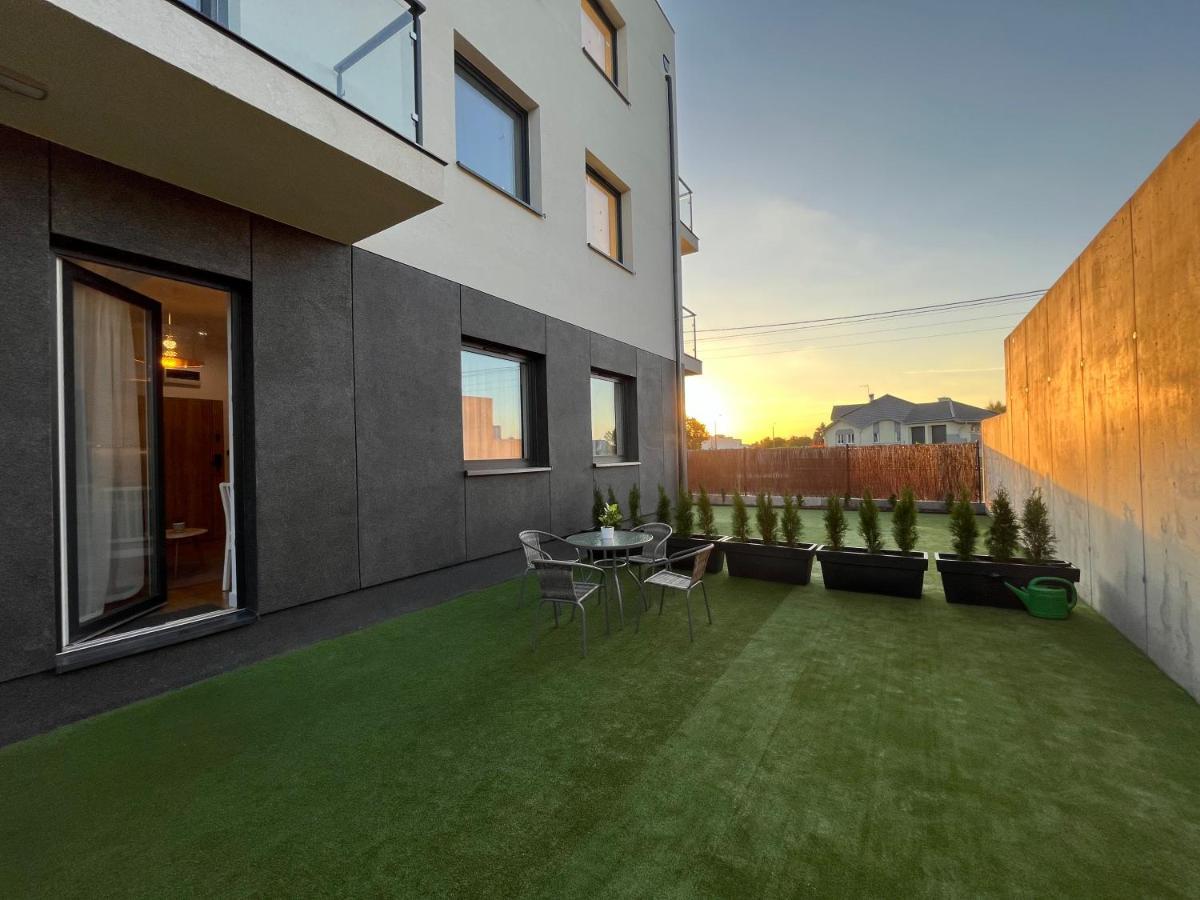Apartment R House - Brand New With Patio And Garage