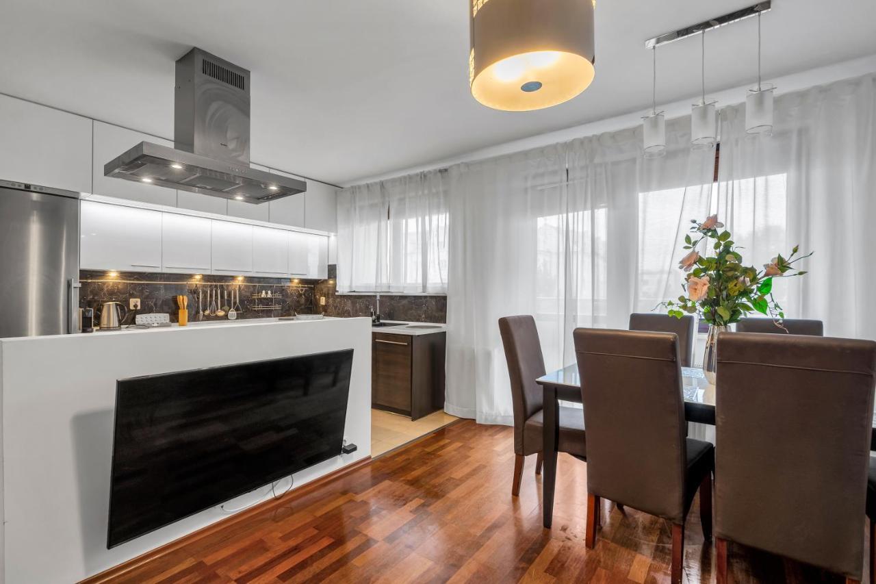 Bemowo Business - 62m2, Parking, Metro & Park Nearby - By Rentujemy Apartment