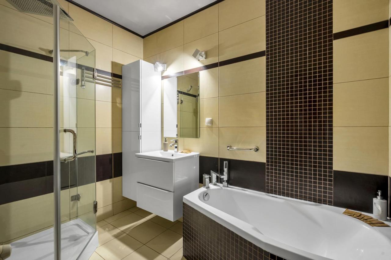 Apartment Bemowo Business - 62m2, Parking, Metro & Park Nearby - By Rentujemy Warschau