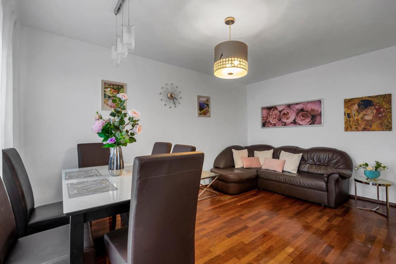 Bemowo Business - 62m2, Parking, Metro & Park Nearby - By Rentujemy Apartment Warschau