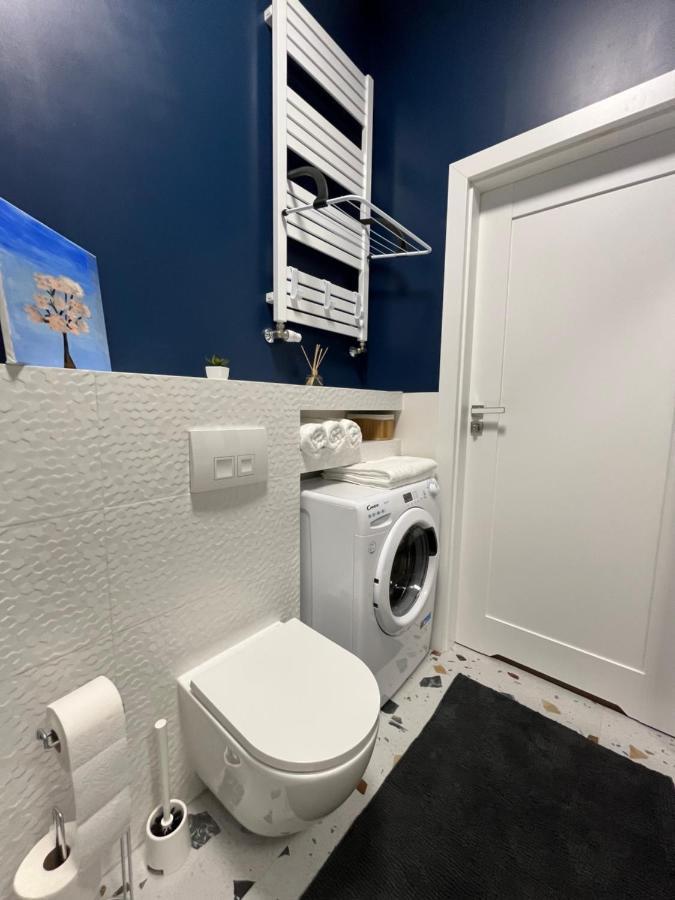 Apartment R House - Brand New With Patio And Garage