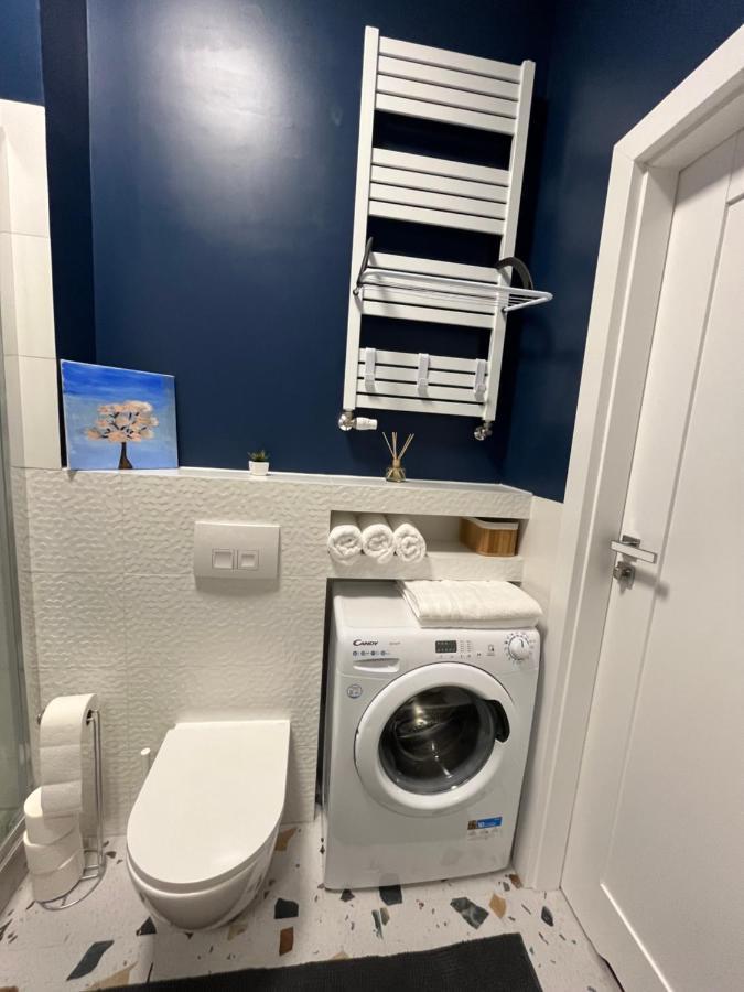 R House - Brand New With Patio And Garage Apartment