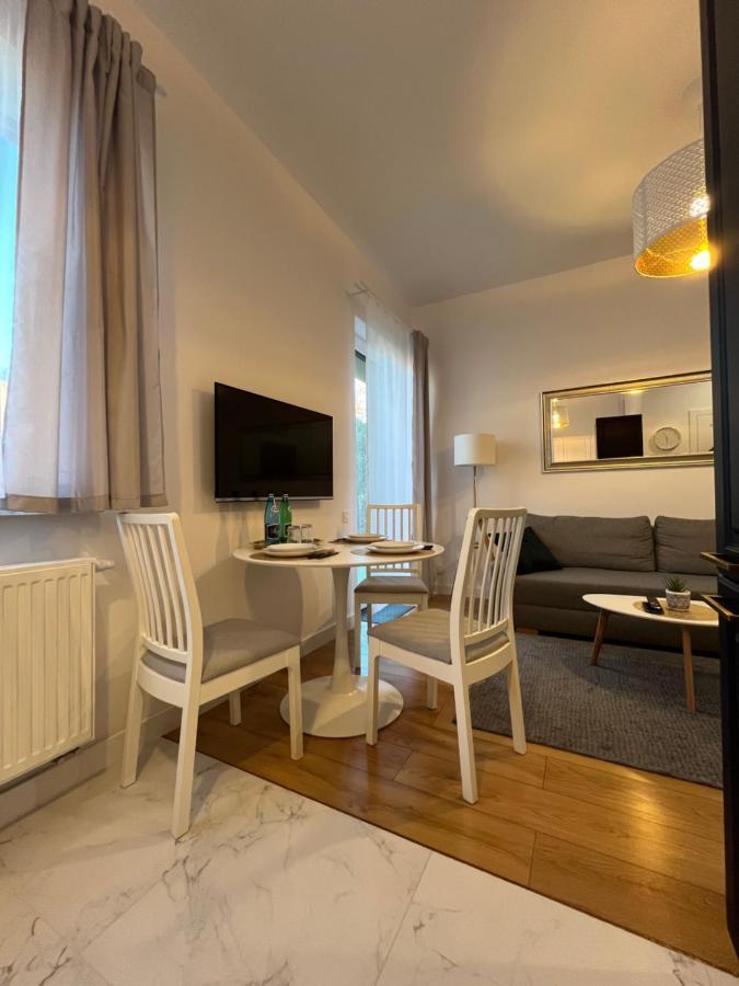 Apartment R House - Brand New With Patio And Garage Warsaw
