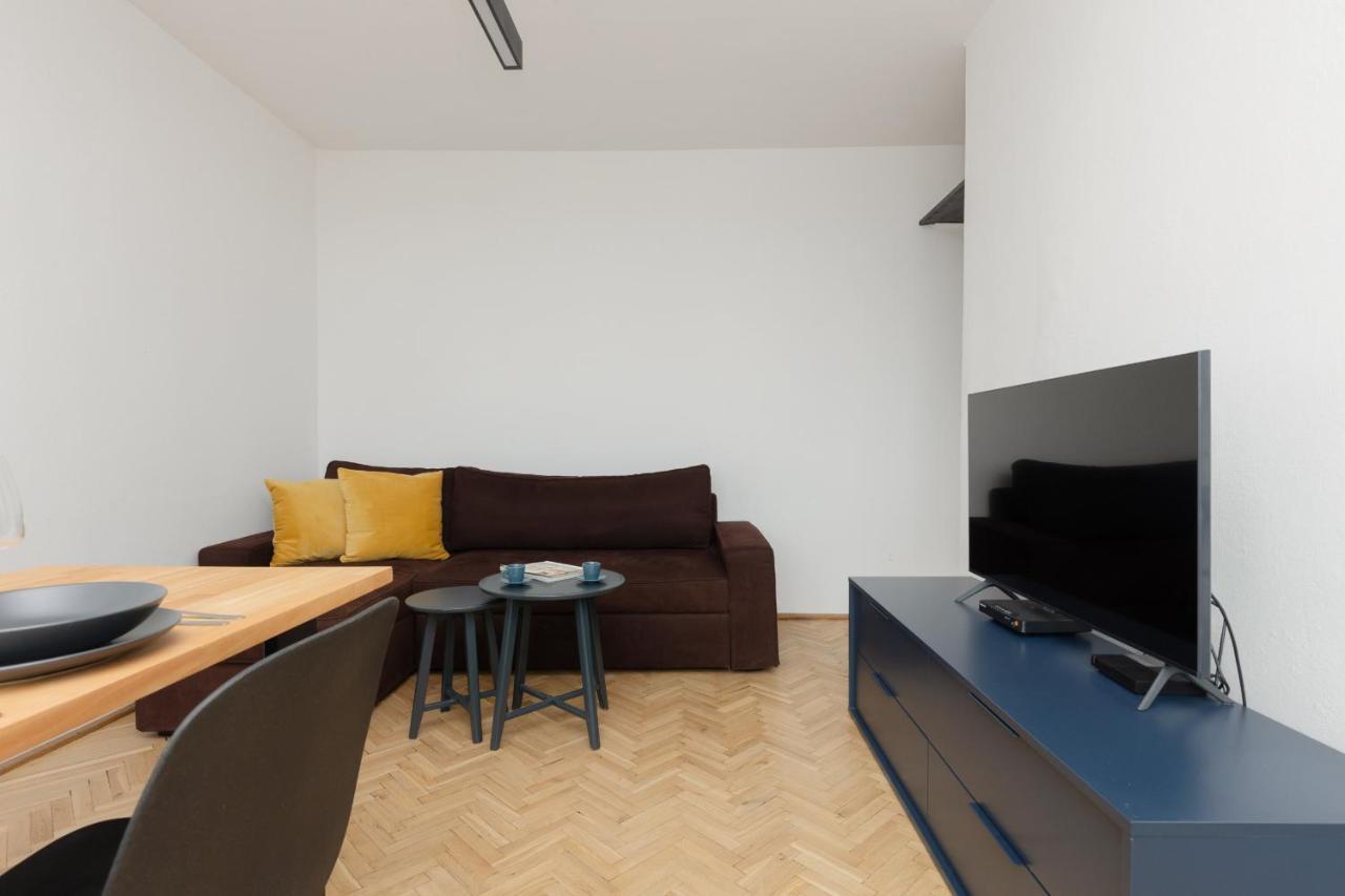 Family Near Old Town By Renters Apartment *