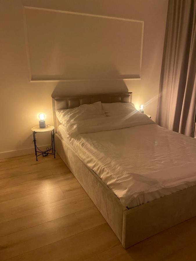 Airport Apartment *