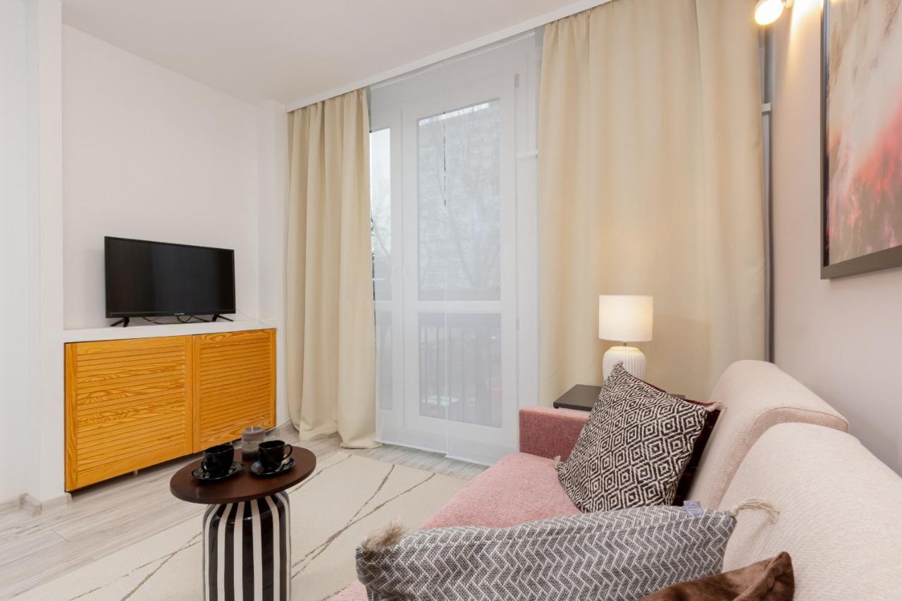 Apartment Rosy Dream By Renters Warsaw