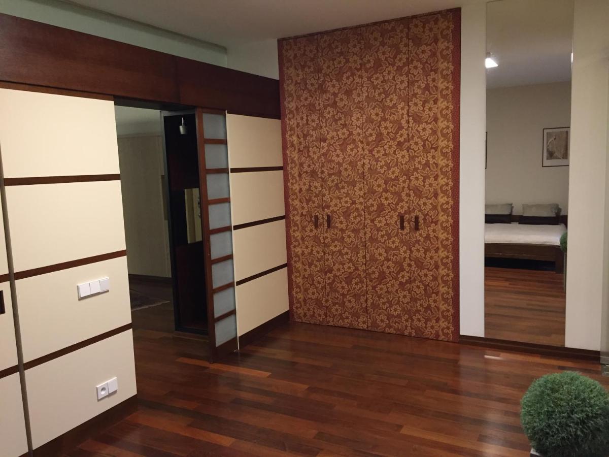 Solec Apartment *