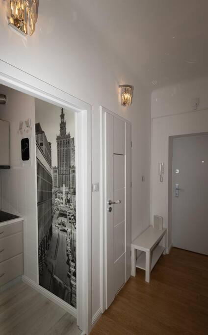 Spacious In Heart Of Apartment