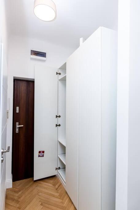 Romantyczny, Nowoczesny W Sercu Placu Zbawiciela! Apartment Warsaw