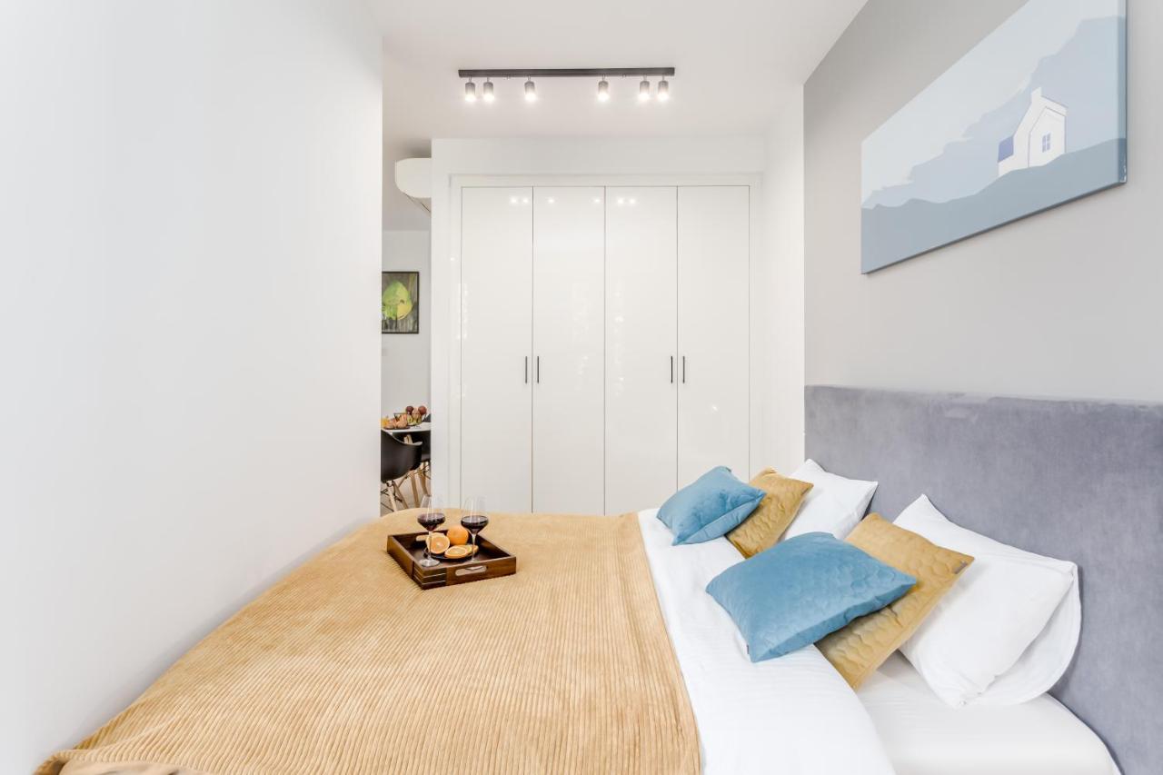 Apartment Expo Center *