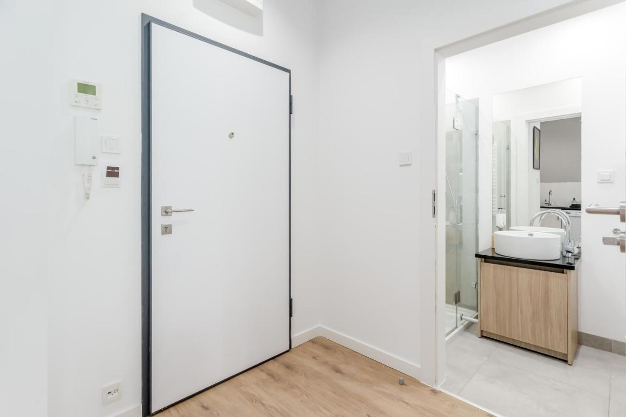 Expo Center Apartment