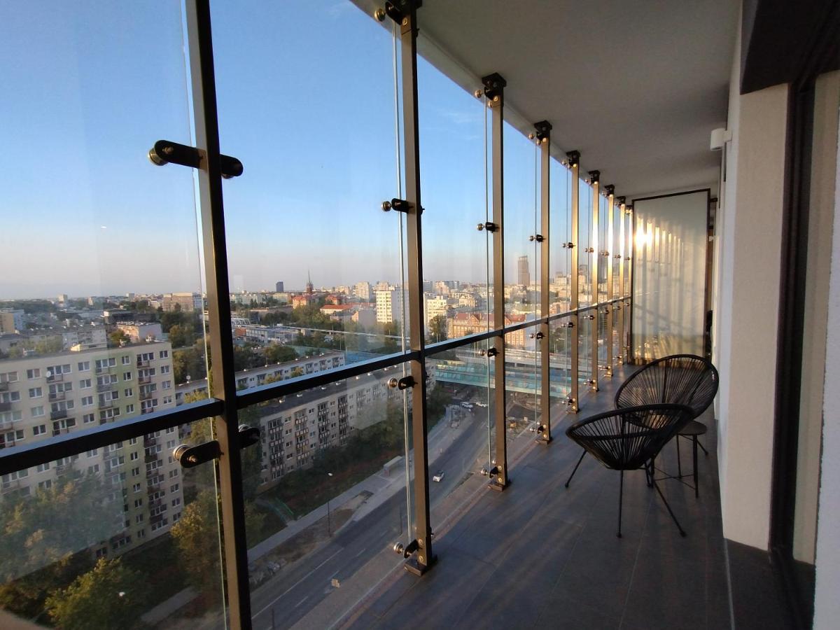 Wola Tower Deluxe Separate Bedroom With Free Garage - By Perfect Apartamento