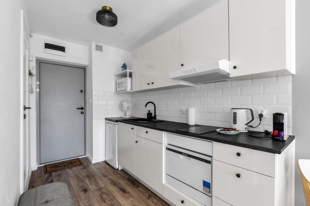 City Center Studio - Park, Subway Nearby - By Rentujemy Apartment