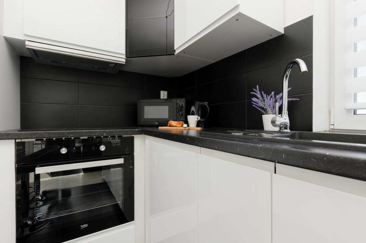 Szlachecka With Balcony & Parking By Renters *