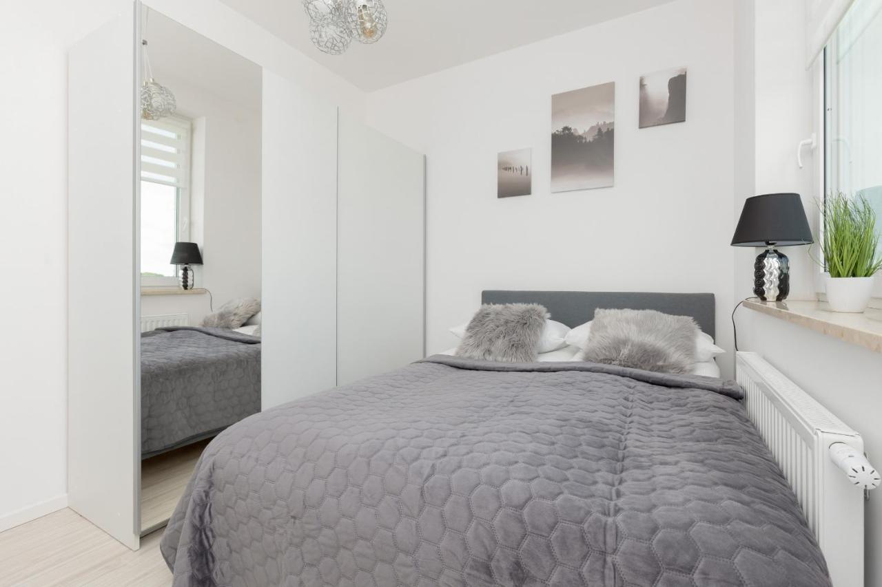 Szlachecka With Balcony & Parking By Renters * Warsaw