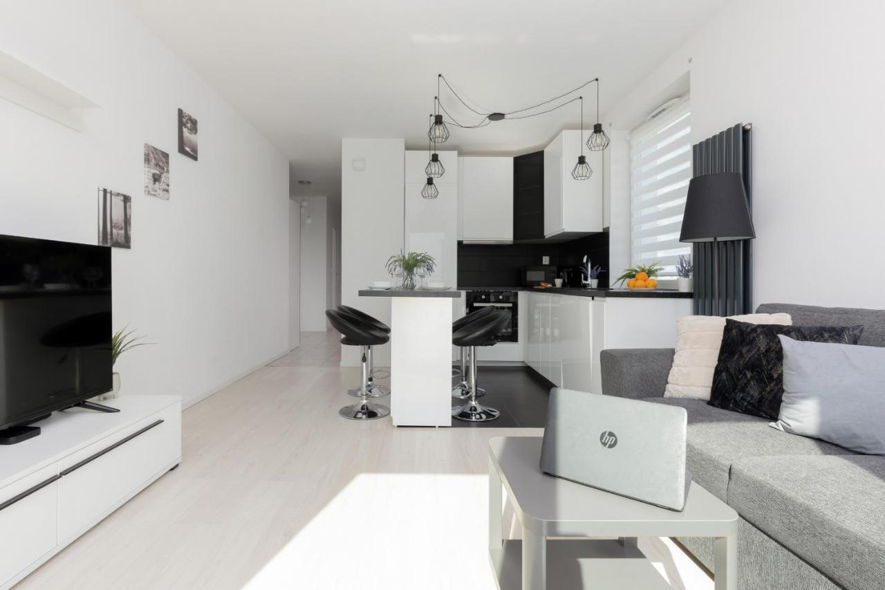 Szlachecka With Balcony & Parking By Renters Căn hộ *