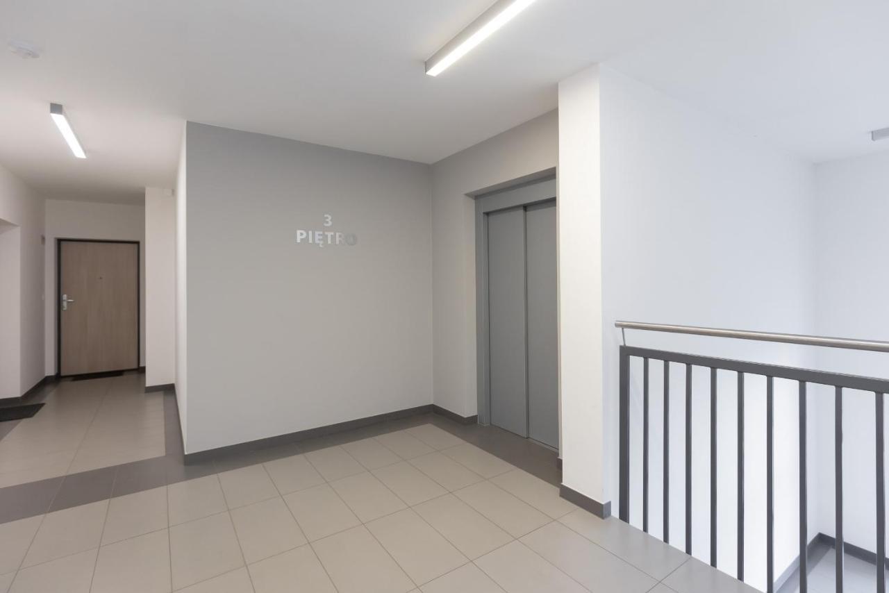 Szlachecka With Balcony & Parking By Renters Apartment