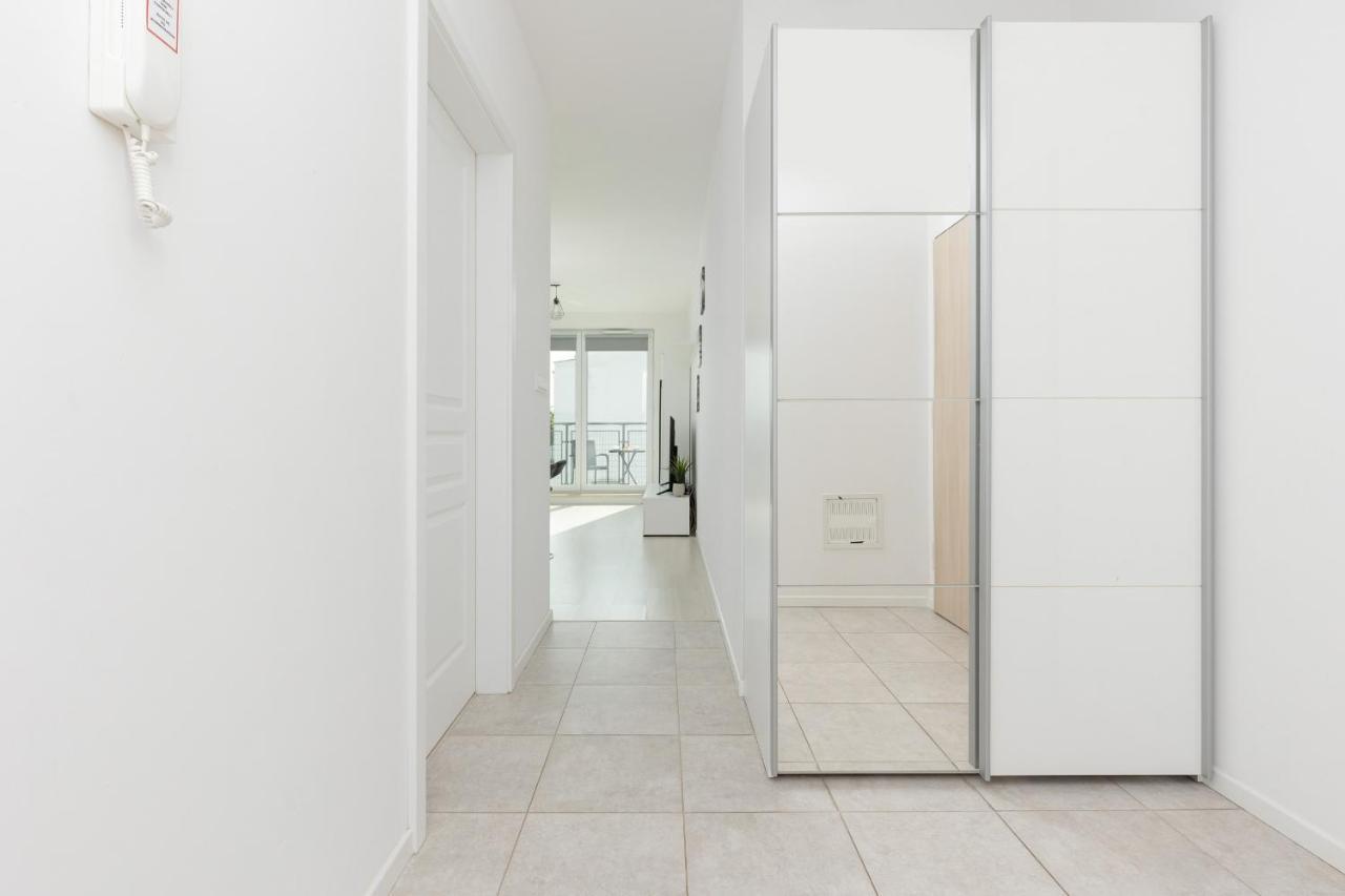 Szlachecka With Balcony & Parking By Renters * Warsaw