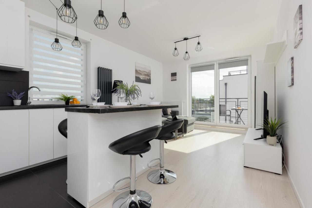 Szlachecka With Balcony & Parking By Renters * Warsaw