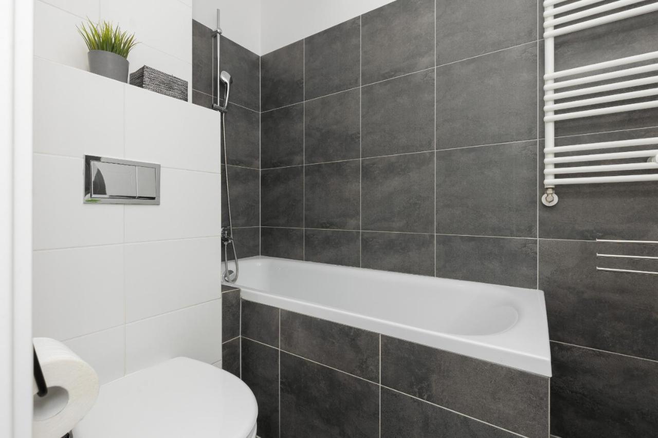 Szlachecka With Balcony & Parking By Renters