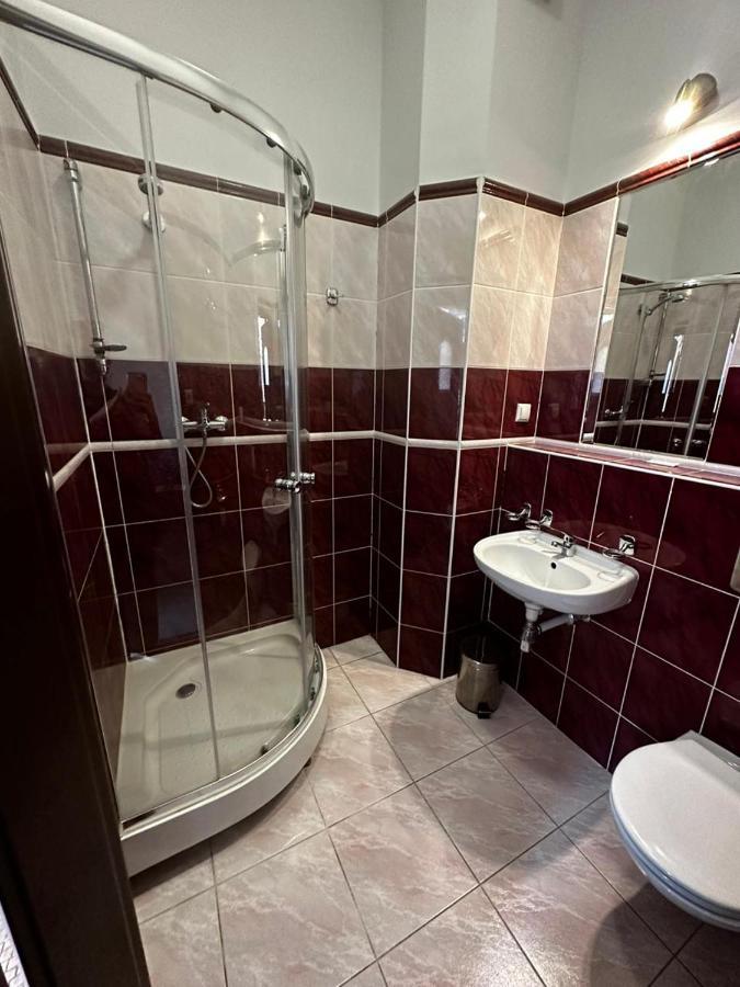Hostel Bialoleka Premium - Free Parking & Wifi Warsaw