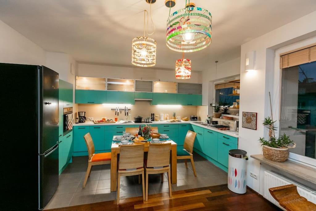 Stunning Apartment. Garage. Security. Mokotow Area Apartment Warsaw