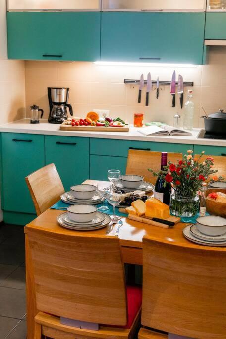 Stunning Apartment. Garage. Security. Mokotow Area Apartment Warsaw