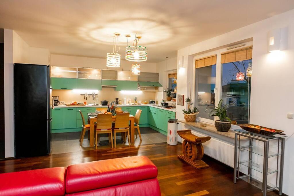 Stunning Apartment. Garage. Security. Mokotow Area Apartment