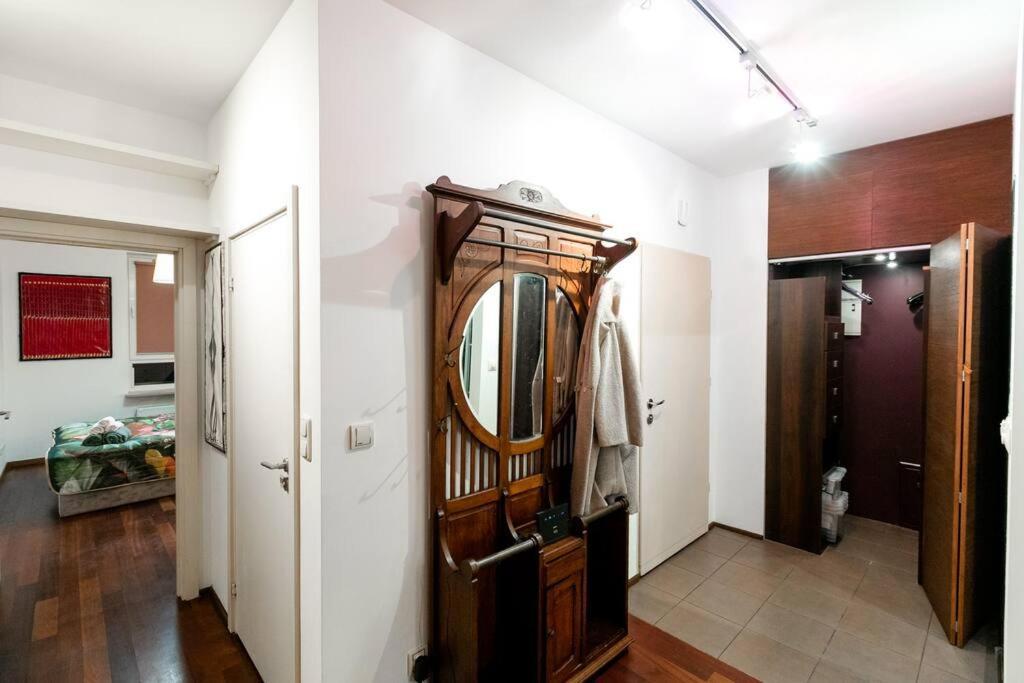 Stunning Apartment. Garage. Security. Mokotow Area Apartment *