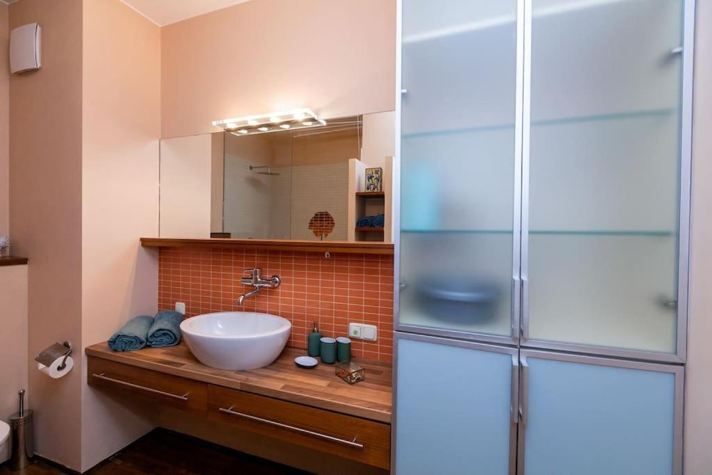 Stunning Apartment. Garage. Security. Mokotow Area * Warsaw