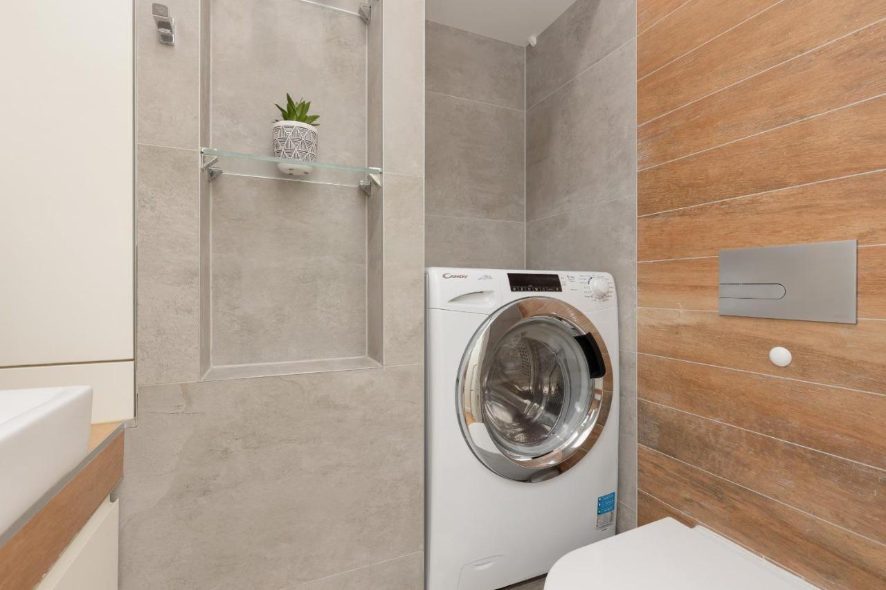 Spacious Lodygowa Ideal For Families By Renters Apartament *
