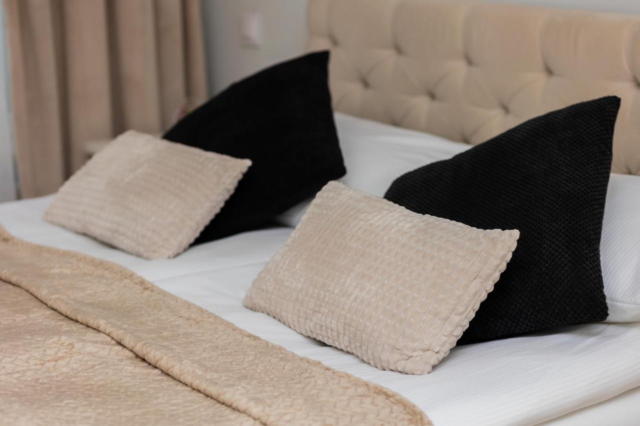 Spacious Lodygowa Ideal For Families By Renters Apartament *