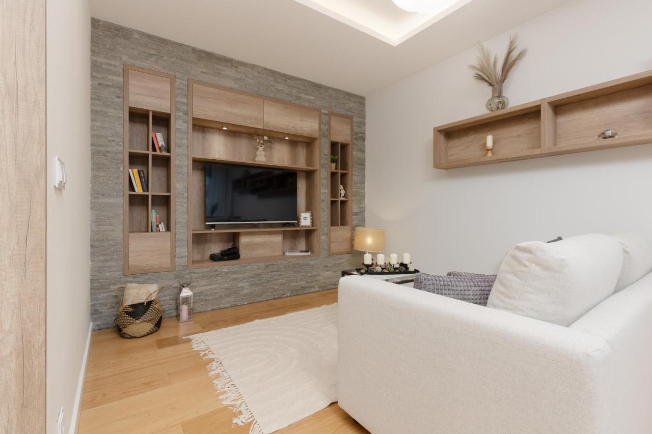 Spacious Lodygowa Ideal For Families By Renters Apartament Warszawa