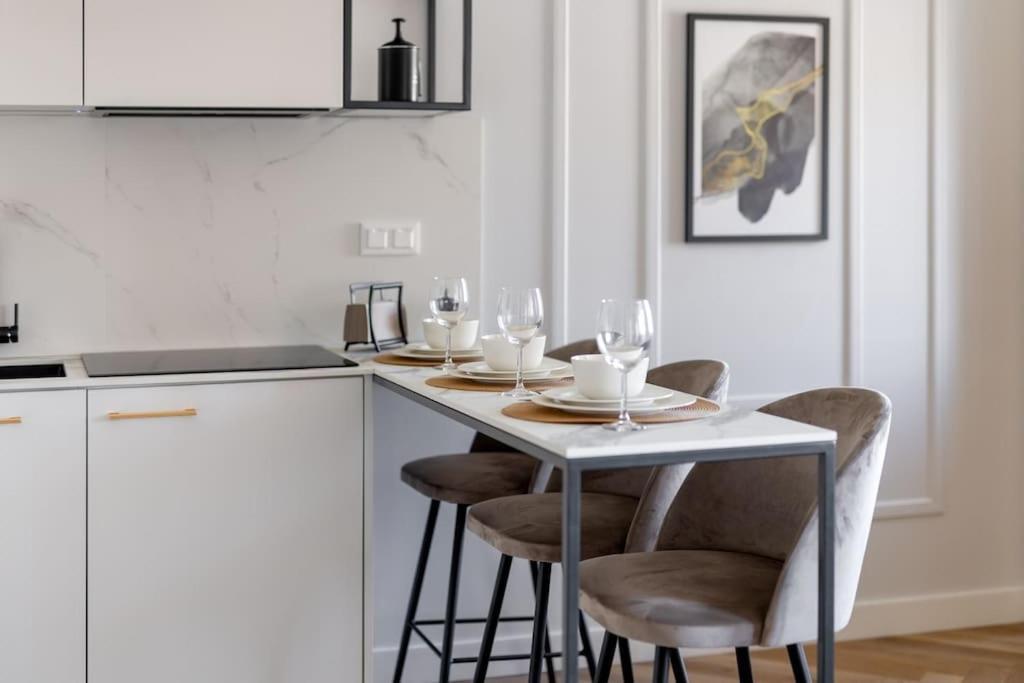 Ecru Luxurious Center Near Old Town Wwa10 Warsaw